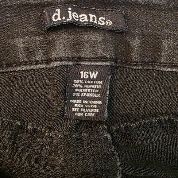 d. jeans women's black jeans, size 16W. Very stretchy. - Picture 5 of 6